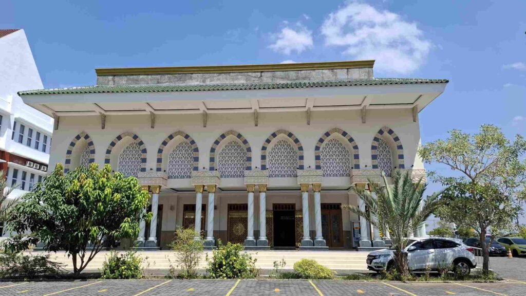 Masjid depan
